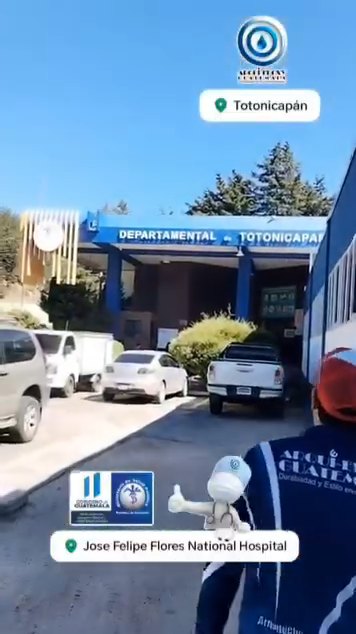 Poster de piso epóxico azul en una clínica de Totonicapán